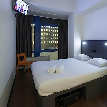Готель Easyhotel Centre