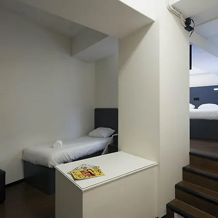 Easyhotel Centre Готель