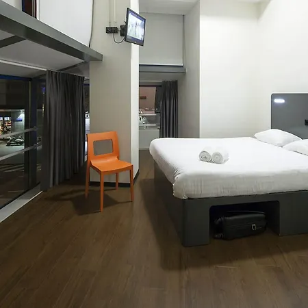 Готель Easyhotel Centre