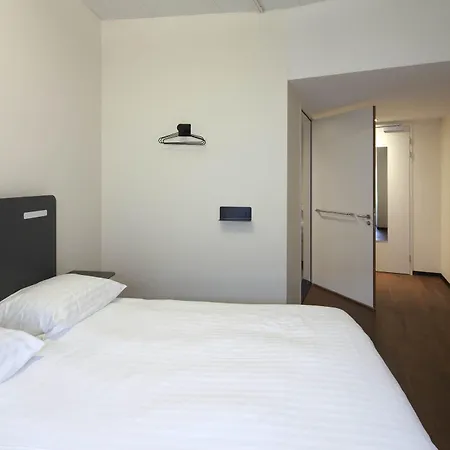 Готель Easyhotel Centre 2*