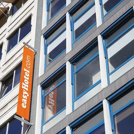 Easyhotel Centre Готель