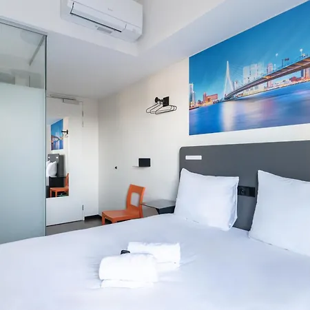 Готель Easyhotel Centre