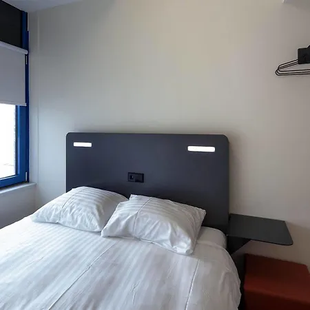 Easyhotel Centre Готель